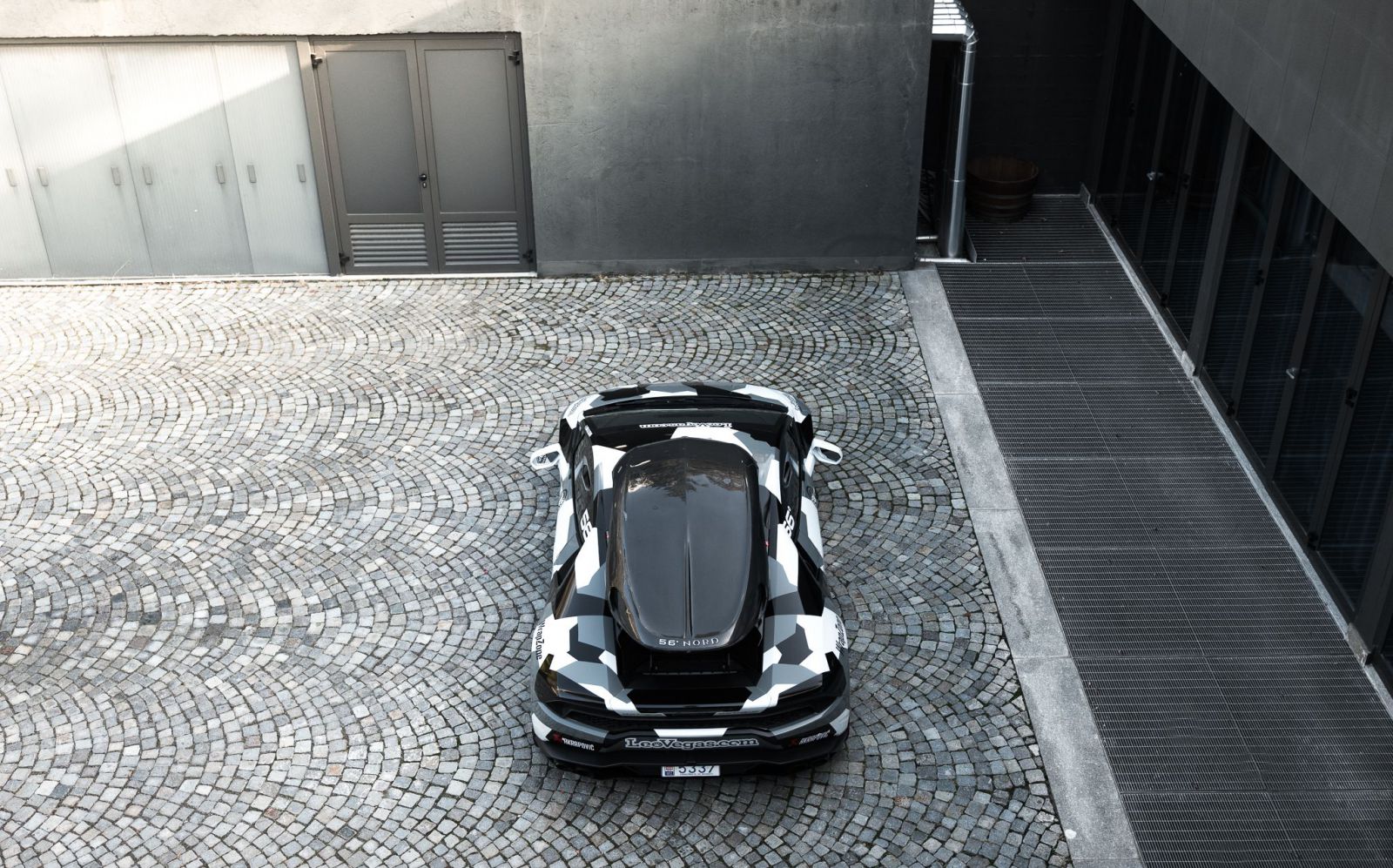 800 koňové Lamborghini s boxom na lyže?!