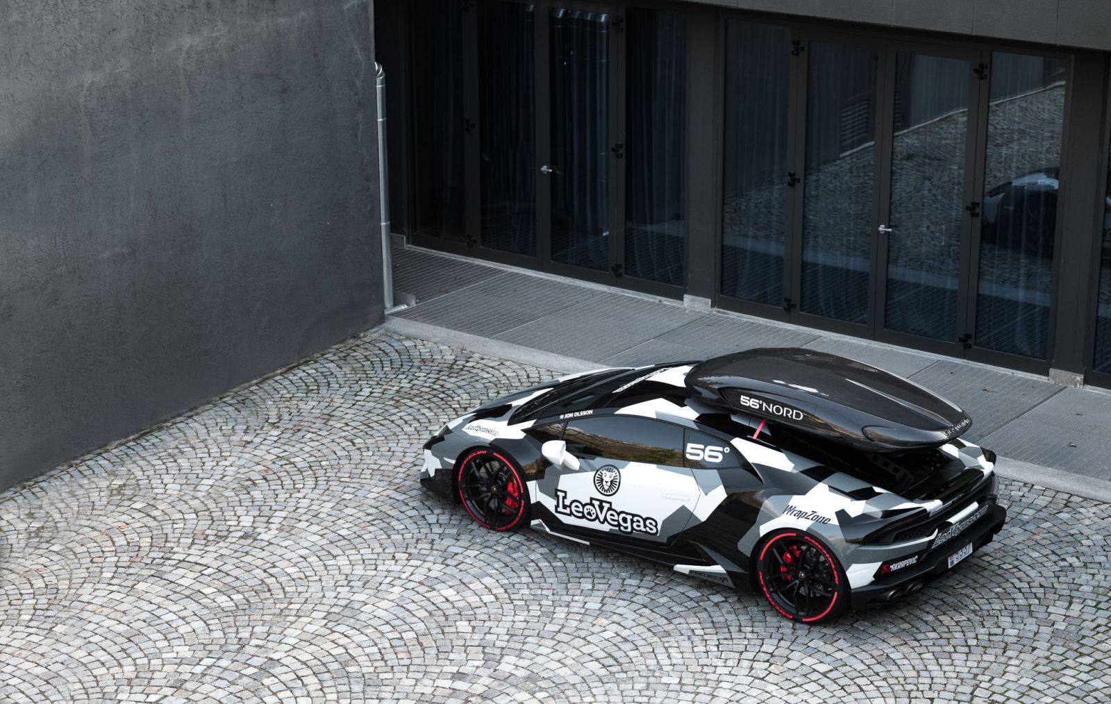 800 koňové Lamborghini s boxom na lyže?!