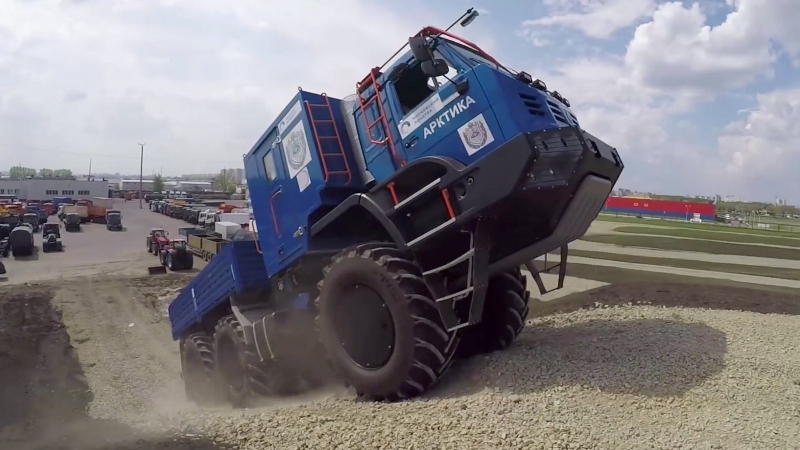 Kamaz Arktika - veľavravný názov terénneho monštra, ktoré dokáže zdolať nielen Severný pól! Odvezie 700 litrov paliva!