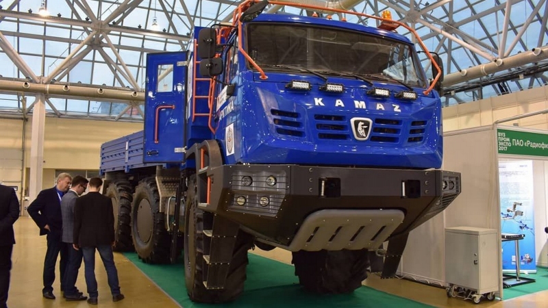 Kamaz Arktika - veľavravný názov terénneho monštra, ktoré dokáže zdolať nielen Severný pól! Odvezie 700 litrov paliva!
