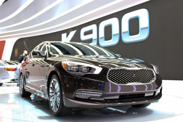 Môže Kia súťažiť s Maserati? Kia K900 vs. Maserati Ghibli