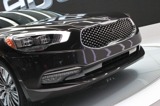 Môže Kia súťažiť s Maserati? Kia K900 vs. Maserati Ghibli