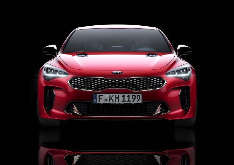 Kia Stinger, V6, 370 koní a 270 km/h! Kórejec mieri medzi športiaky!
