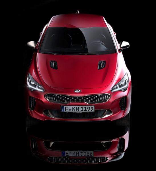 Kia Stinger, V6, 370 koní a 270 km/h! Kórejec mieri medzi športiaky!