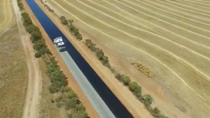 VIDEO: ako v Austrálií pokladajú cestu, inšpirácia pre našich cestárov