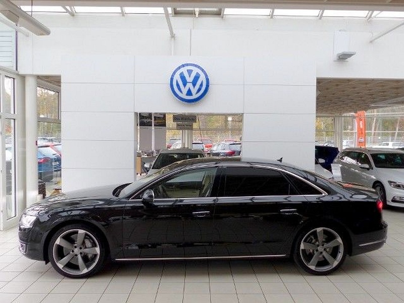Audi A8 L 6.3 W12 s bohatou výbavou za polovicu ceny! Pozor na stratu hodnoty!