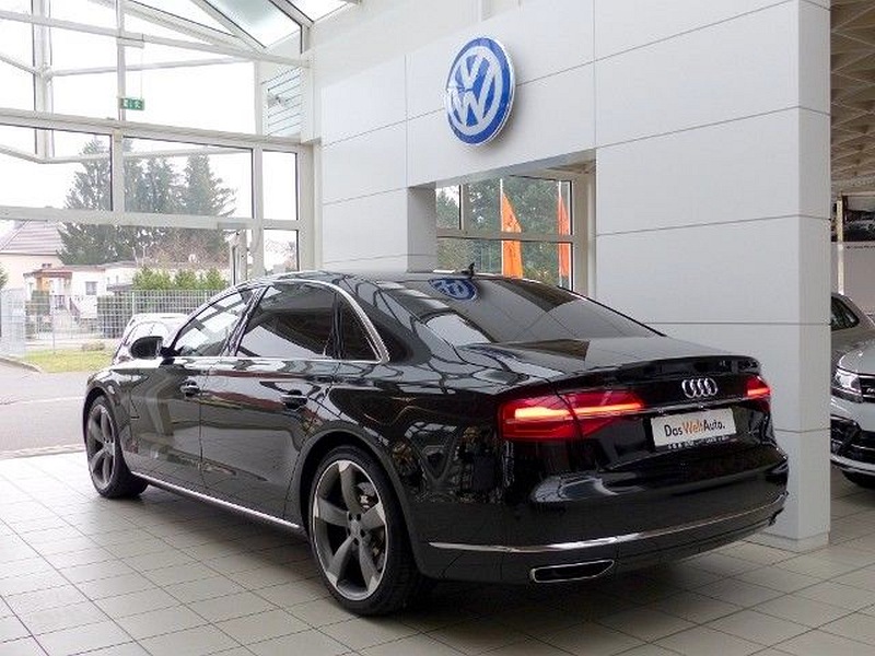 Audi A8 L 6.3 W12 s bohatou výbavou za polovicu ceny! Pozor na stratu hodnoty!