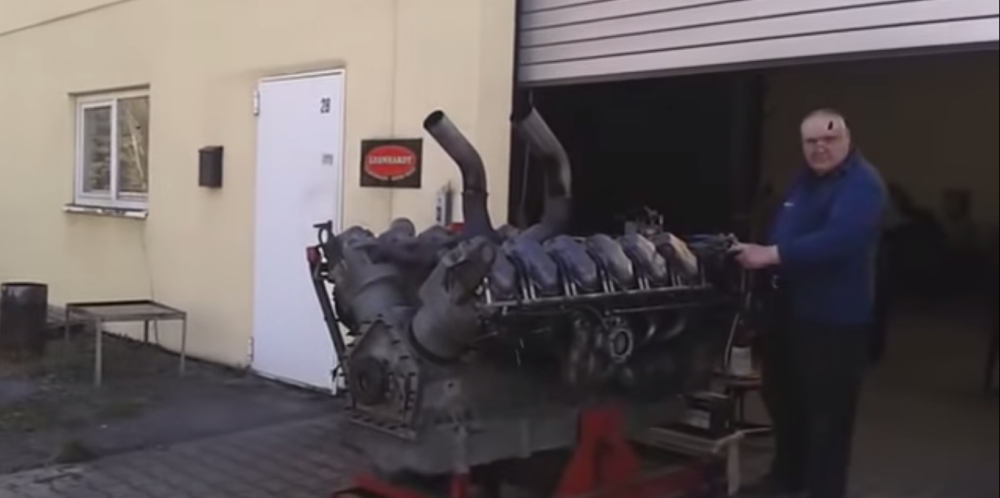 Tomuto mužovi sa podarilo niečo jedinečné! Oživil americký vzduchom chladený benzínový V12 motor s 90° usporiadaním valcov Continental AV1790! 
