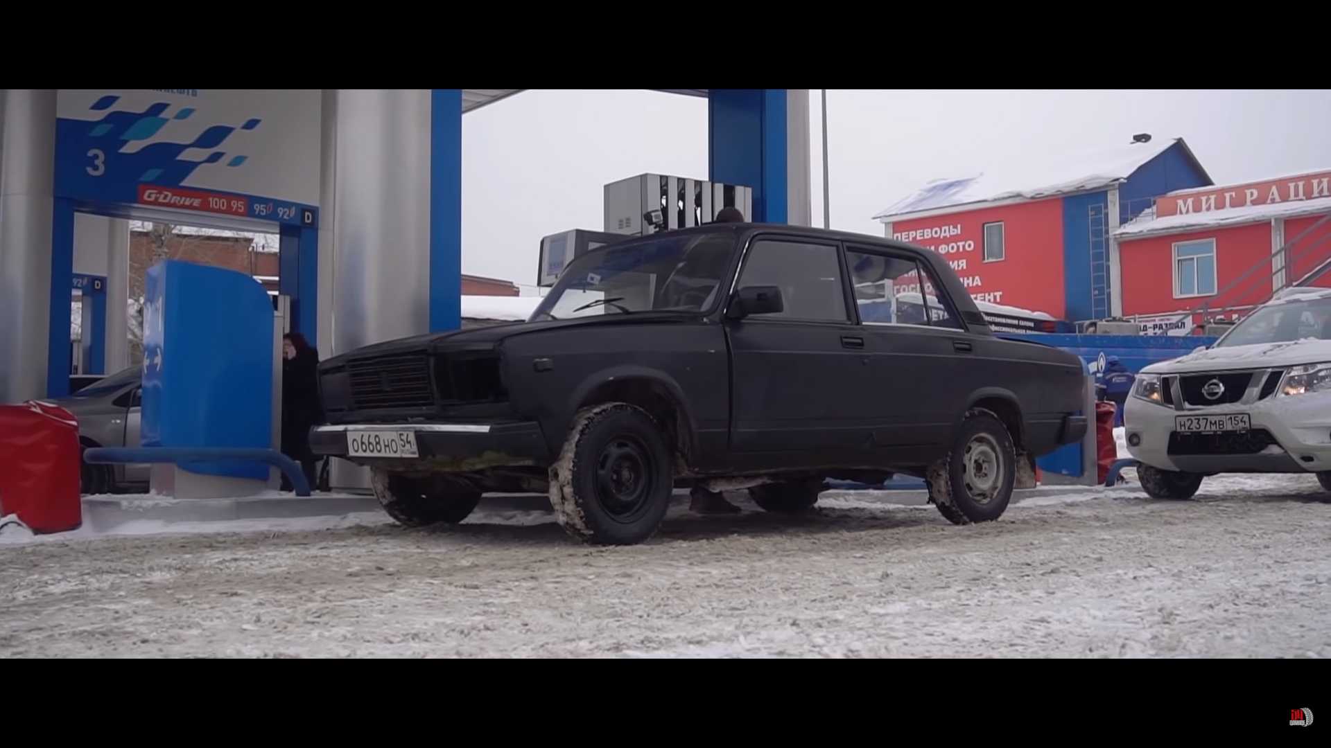 VIDEO: Rus do auta natankoval 5 druhov paliva. Rozbehlo sa?