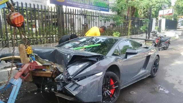 Drsná nehoda Lamborghini s fatálnymi následkami!