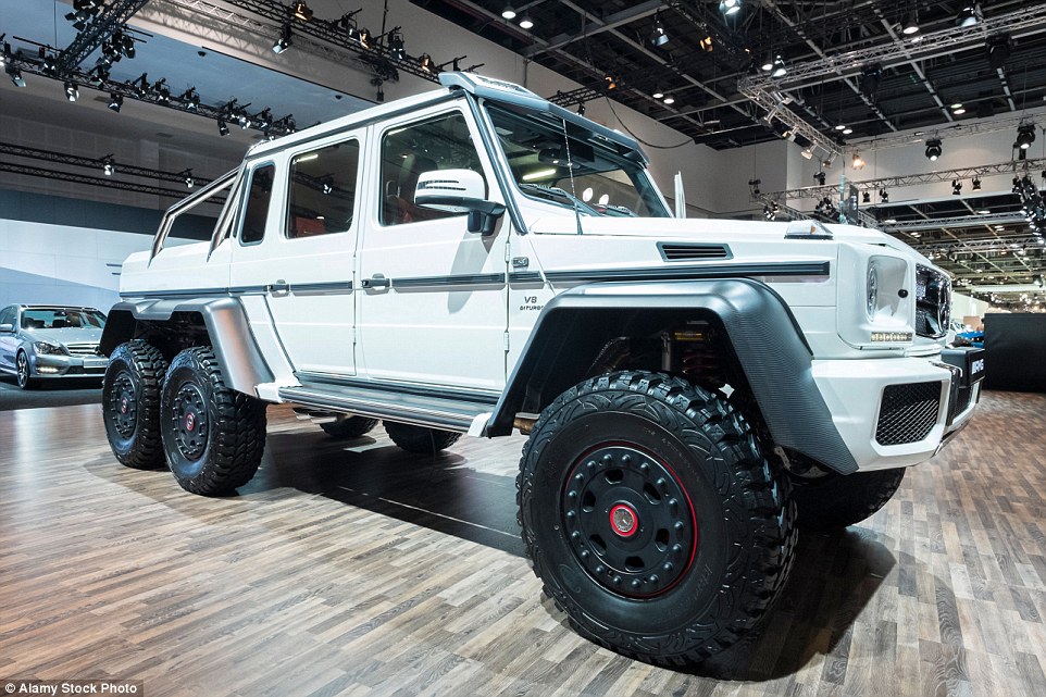 Obrovský Mercedes 6x6