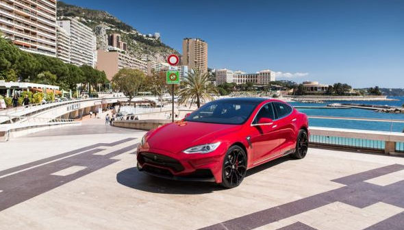 Upravená Tesla Model S P85D od Larte Design