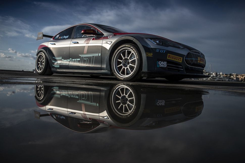 Tesla predstavila pretekársky špeciál, chystá aj šampionát!