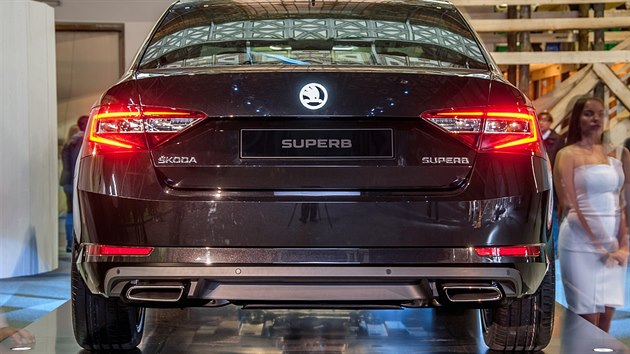 Škoda Superb Black Crystal