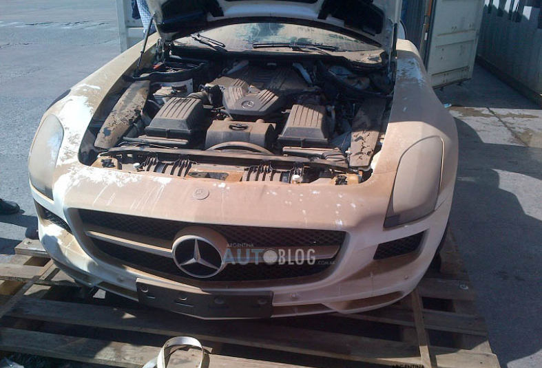 Mercedes-Benz SLS AMG skončil v oceáne!!!