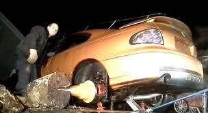 Auto ako štiepačka dreva!