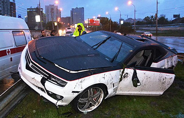 Riadenie nezvládol vodič Chevroletu Camaro 