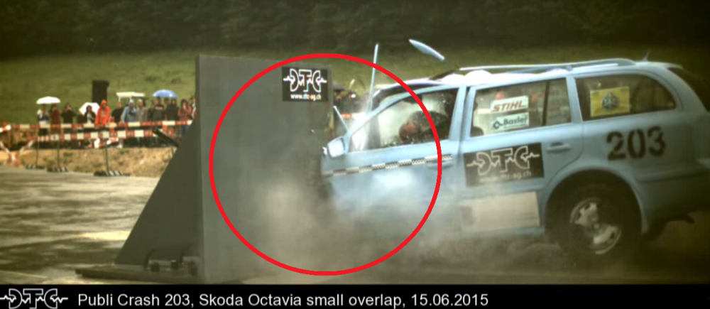 Crash test malé prekrytie Škoda Octavia 