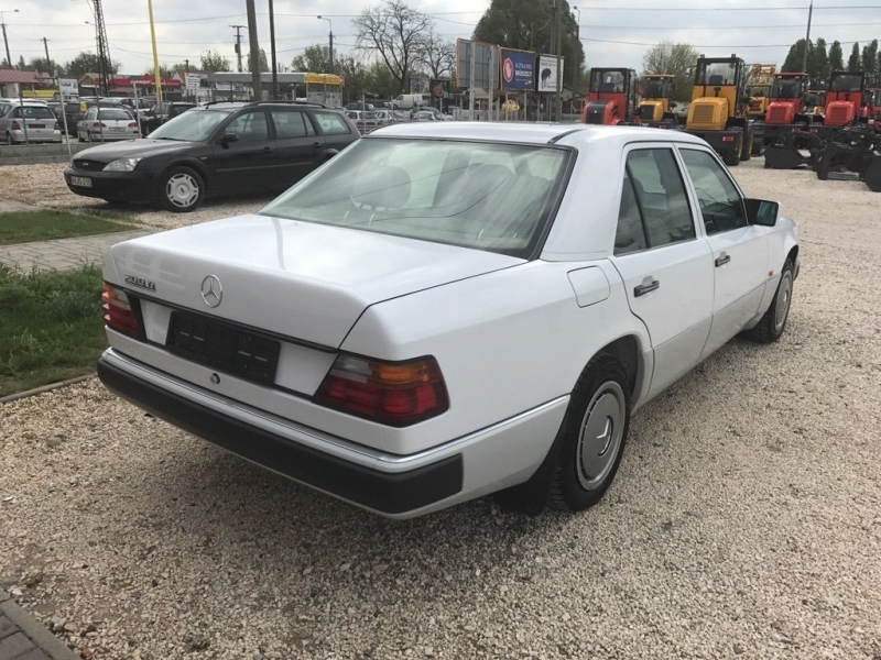 25-ročný Mercedes W124 v top stave: 21 990€