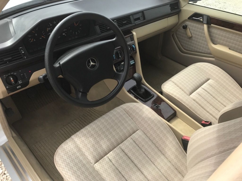 25-ročný Mercedes W124 v top stave: 21 990€