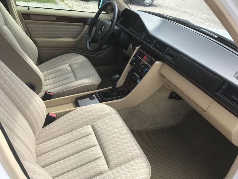 25-ročný Mercedes W124 v top stave: 21 990€