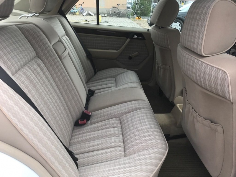 25-ročný Mercedes W124 v top stave: 21 990€