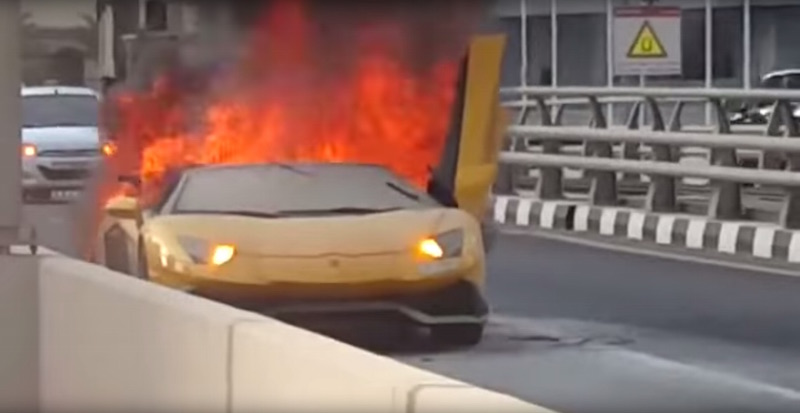Lamborghini zhorelo do tla