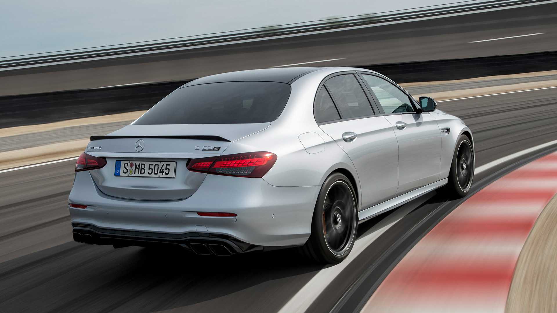 Po bežných verziách prichádza modernizácia aj pre Mercedes-AMG E63 S