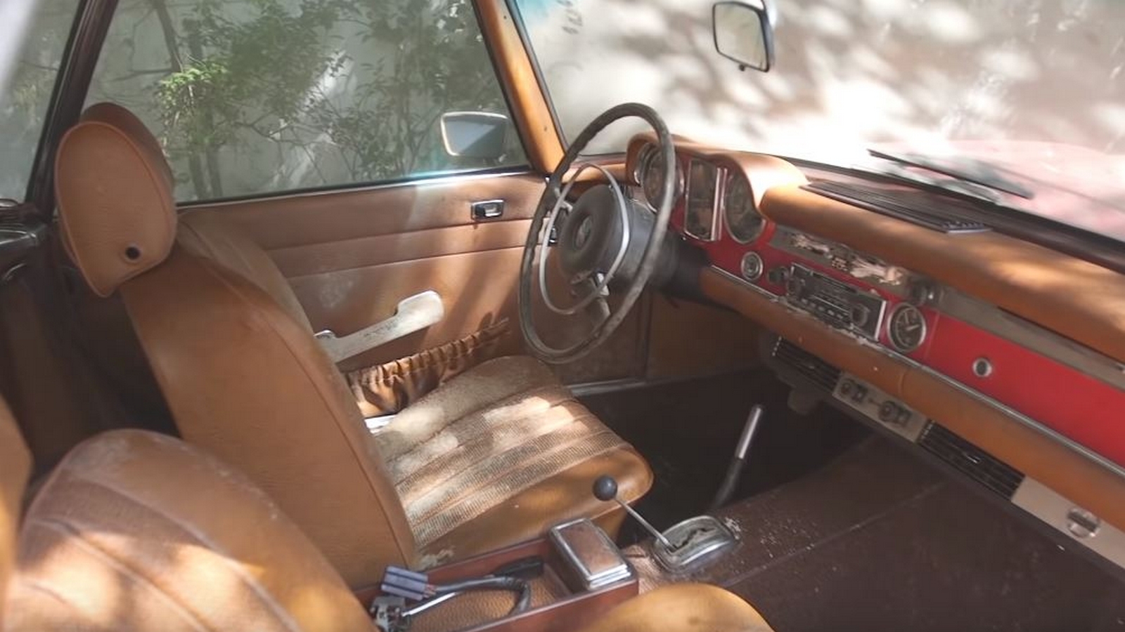 Toto auto sa 37 rokov neumývalo! Podarilo sa?
