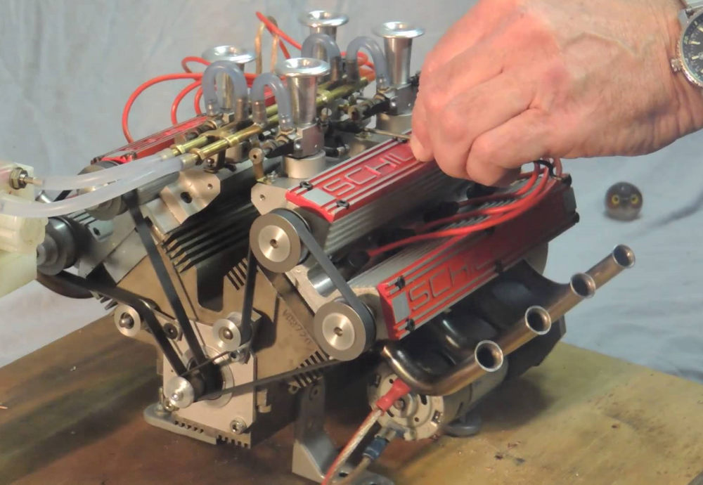 Videli ste už miniatúrnu V8-čku?