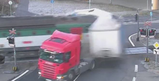 Zrážka vlaku s kamiónom