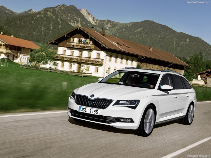 Automobilka zverejnila ďalšie fotografie nového Superbu Combi