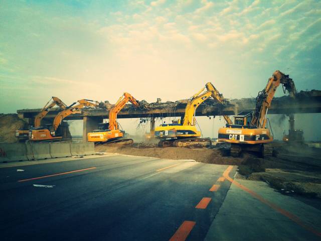 Demolácia mosta nad diaľnicou D1 v úseku Senec - Blatné 