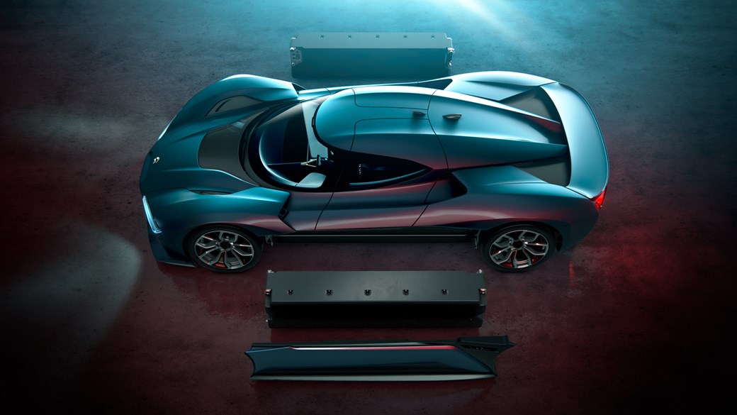 NextEV NIO EP9 disponuje 2 vymeniteľnými lítiovými batériami (na obrázku) schopnými nabitia za 45 minút