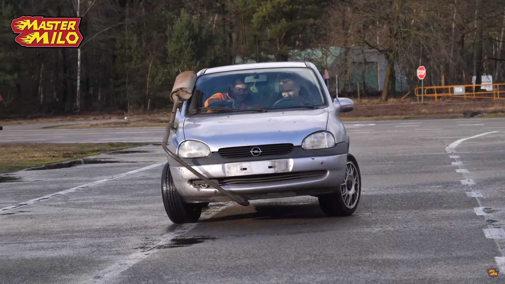 VIDEO: 1 auto, 2 volanty. Čo je to za šialenstvo?