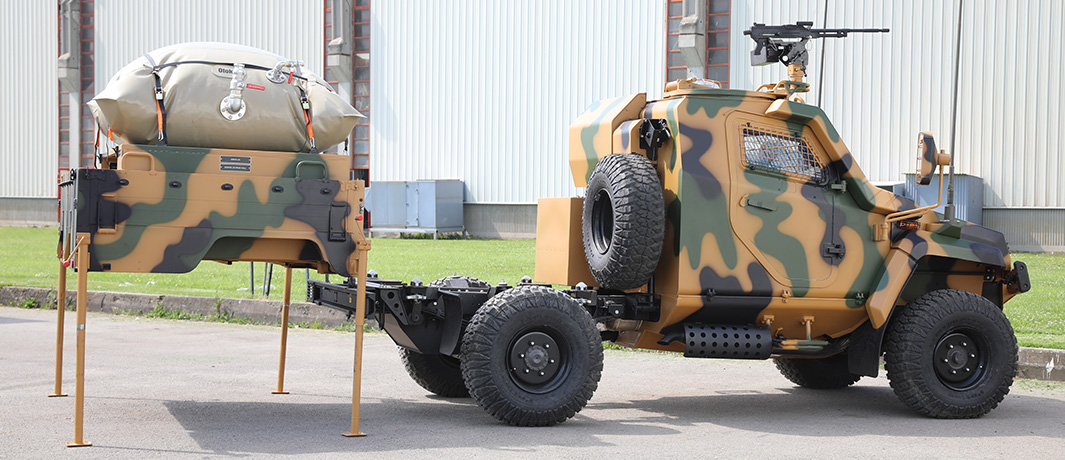 Armádny špeciál z pancieru Ural pick-up mení korbu podľa potreby