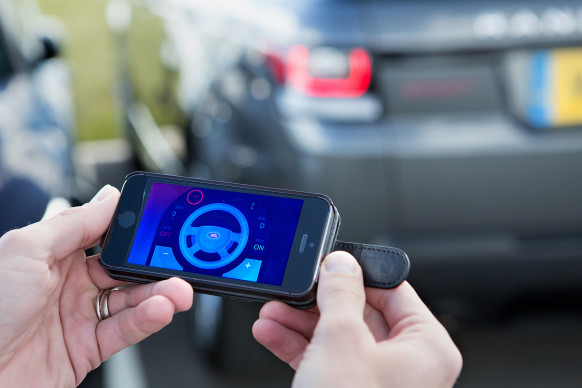 Budeme môcť už čoskoro ovládať svoj Land Rover na diaľku pomocou telefónu?