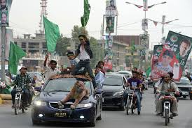 Video: Motorkári v Pakistane