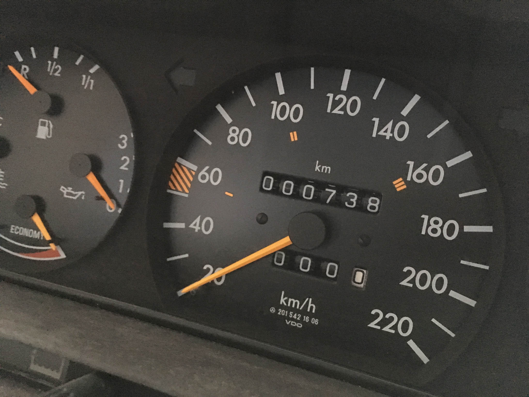 31-ročný Mercedes-Benz 190E: TOP stav, nájazd len 738 km!  