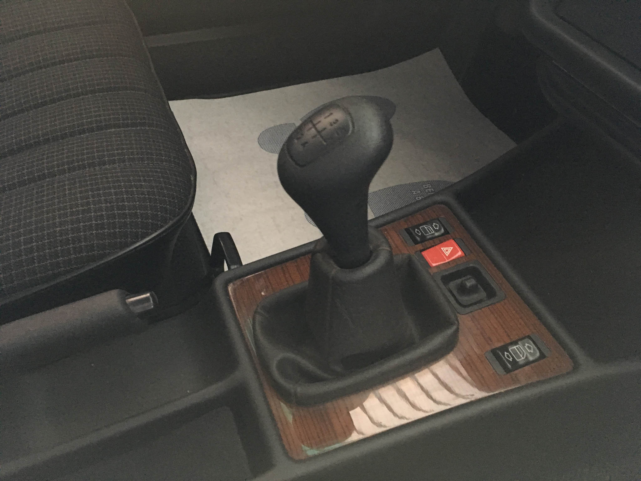 31-ročný Mercedes-Benz 190E: TOP stav, nájazd len 738 km!  