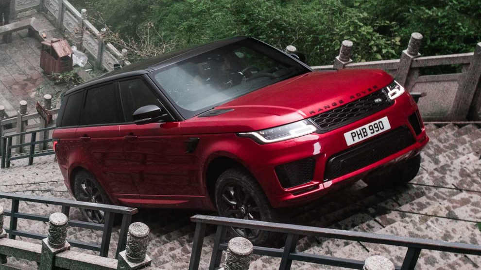Range Rover Sport vs. dračia horská dráha: Nezastaví ho 999 schodov ani 45 stupňový uhol!