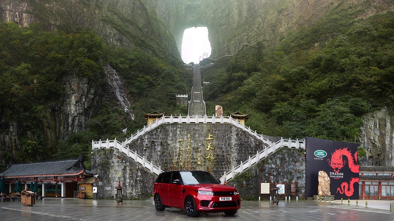 Range Rover Sport vs. dračia horská dráha: Nezastaví ho 999 schodov ani 45 stupňový uhol!
