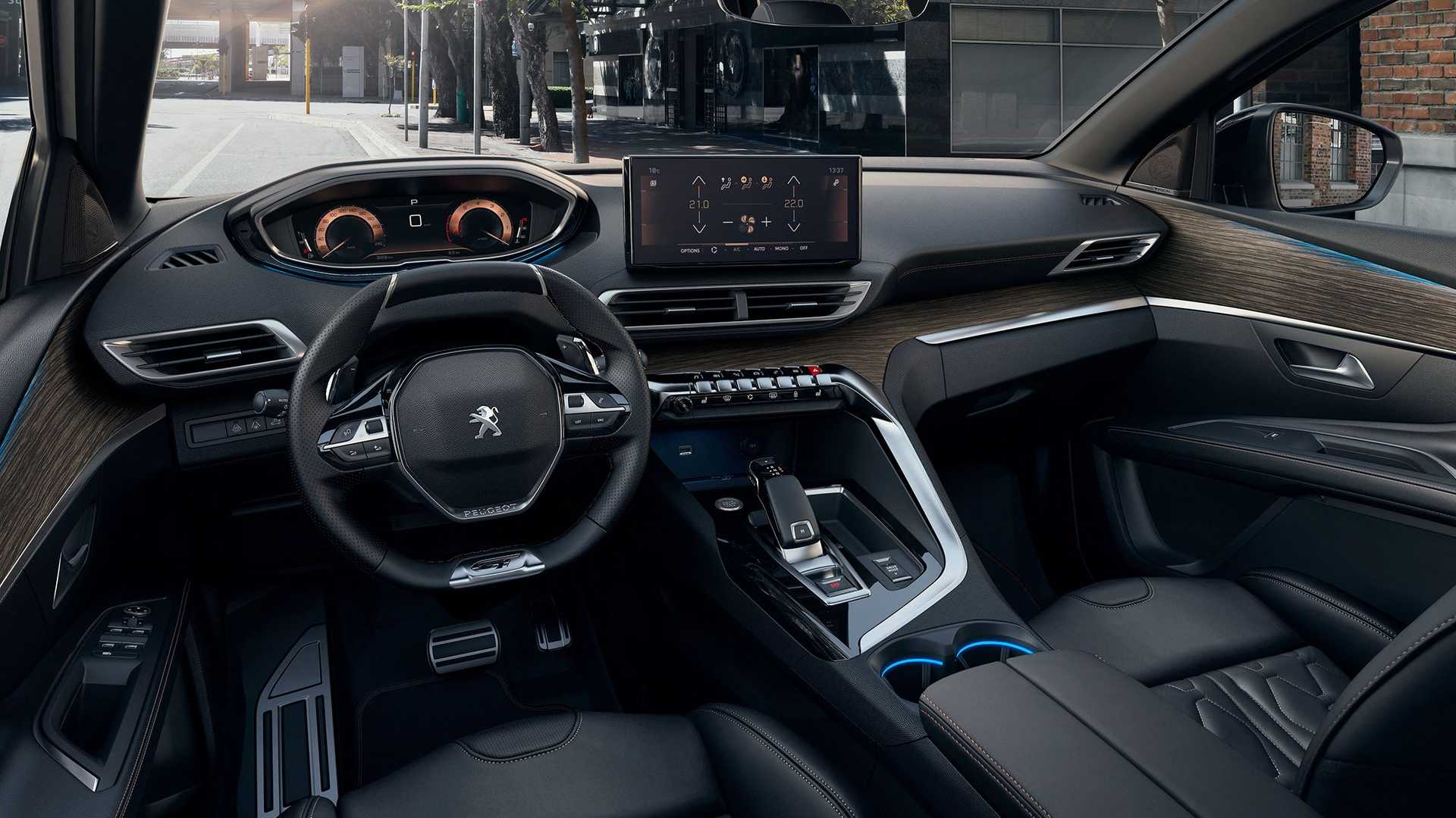 Peugeot 5008 má nový vzhľad, hybrid mu nehrozí