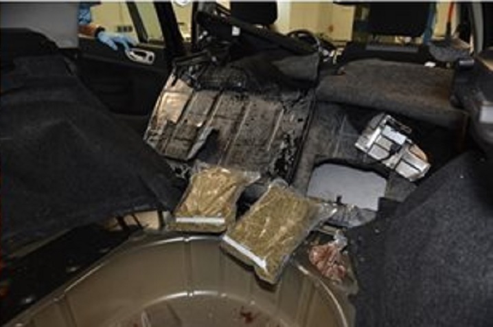 Bežné spôsoby pašerákov - drogy pašujú najčastejšie v podvozku, karosérii alebo v kufri vozidla
