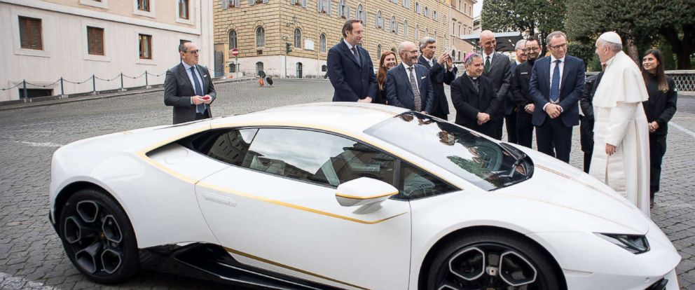 Pápežovo Lamborghini Huracán na predaj! Za koľko?