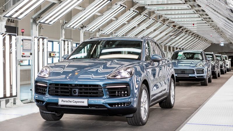 Bratislavský VW len pred mesiacom spustil výrobu luxusných Porsche Cayenne
