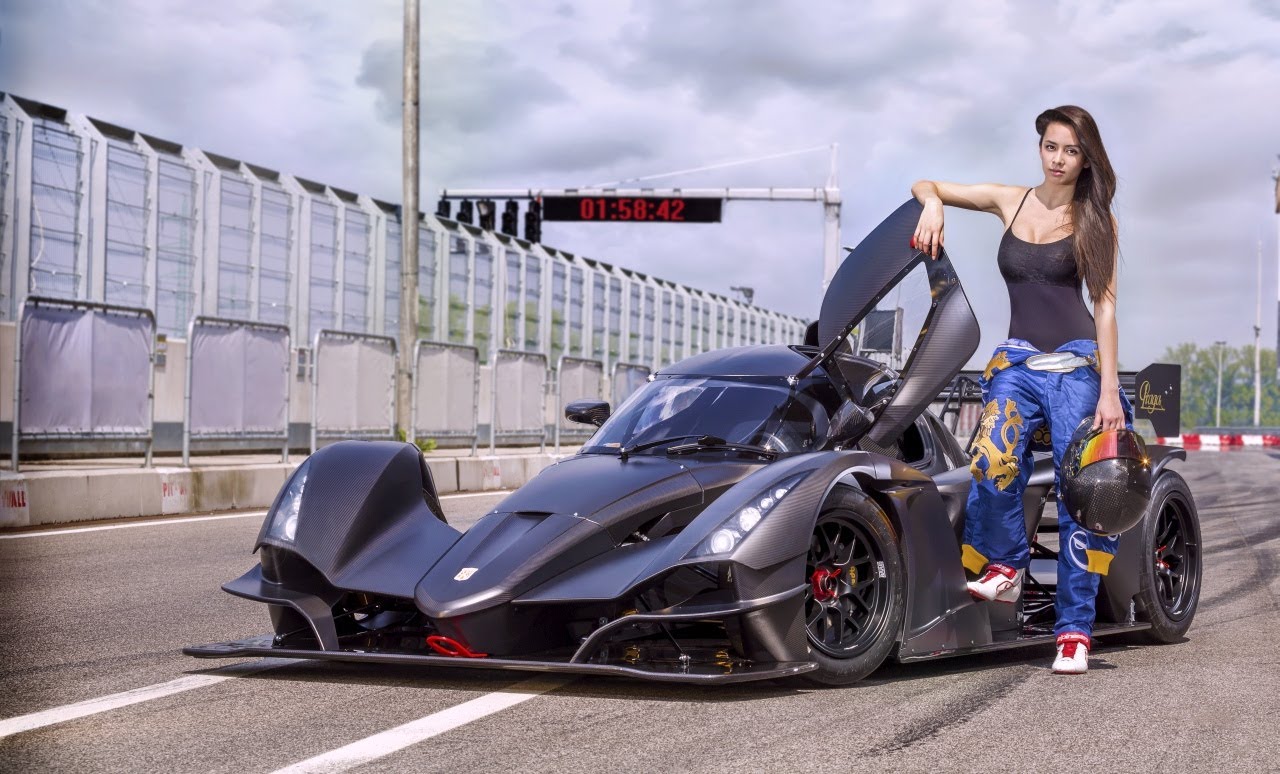 Závodný model Praga R1 full carbon 