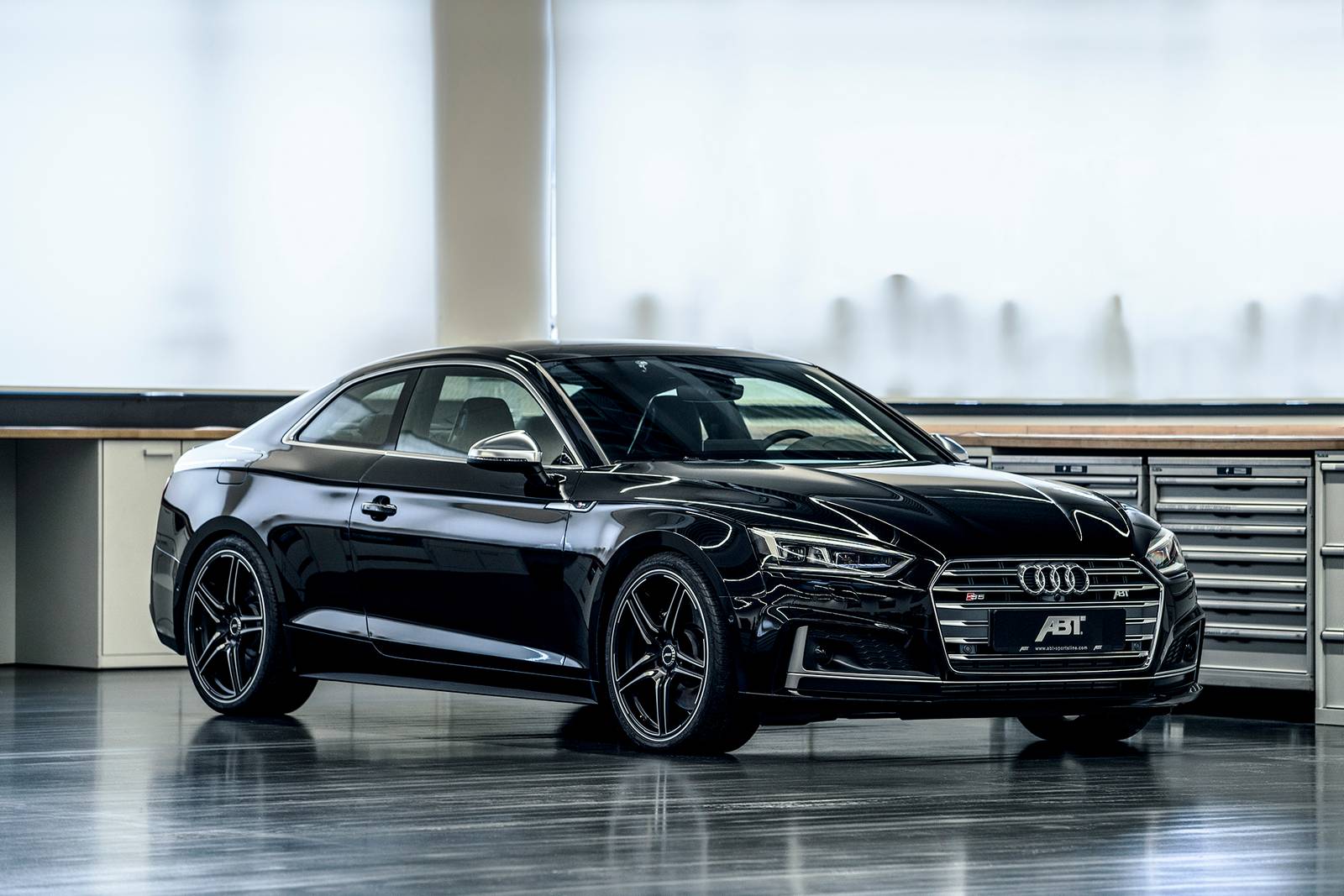 425-koňové Audi S5 ABT