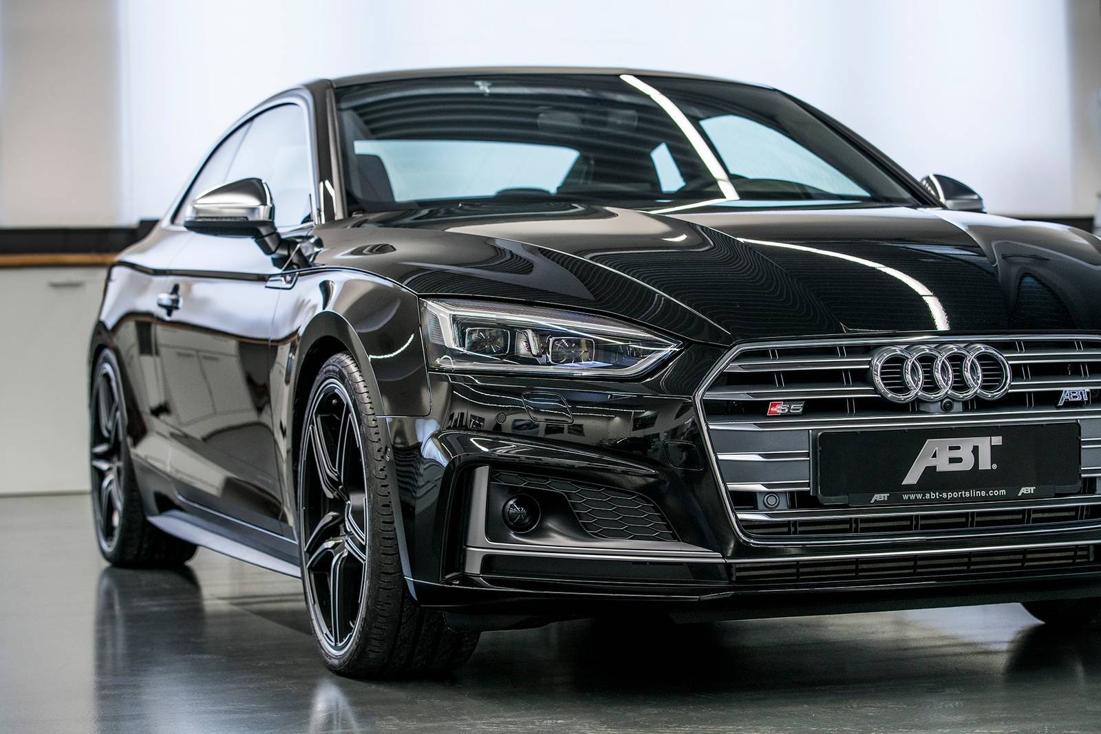 425-koňové Audi S5 ABT