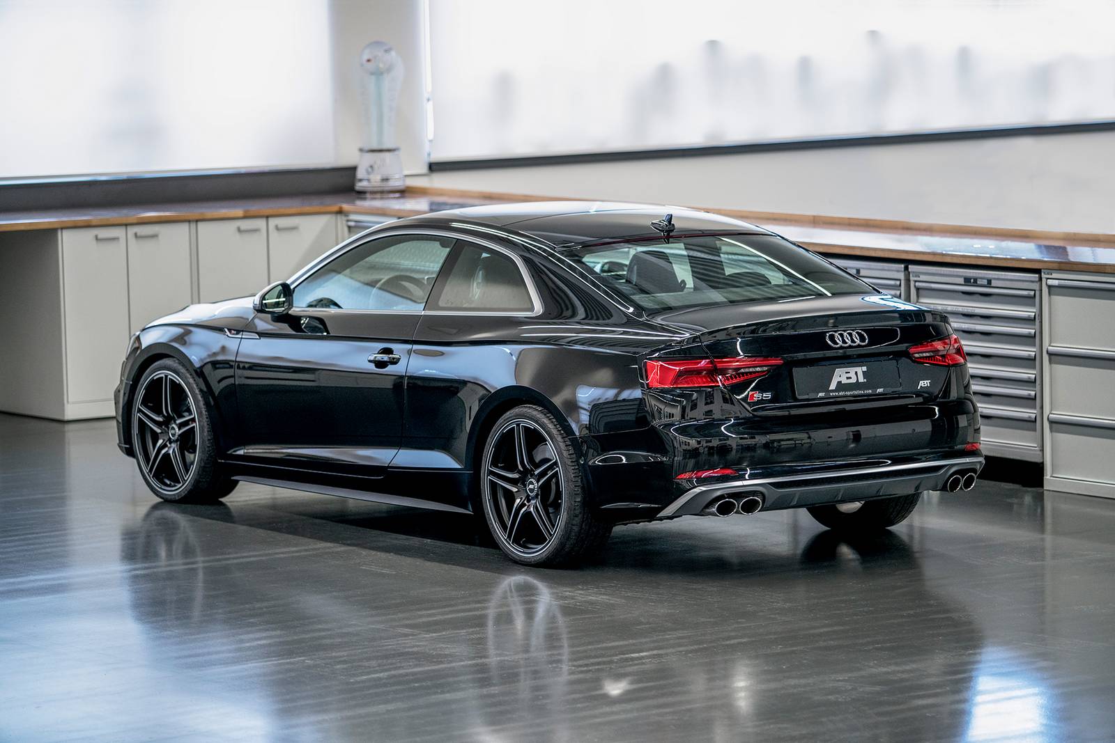425-koňové Audi S5 ABT